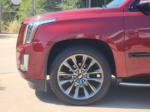 Used 2020 Cadillac Escalade Luxury w/ Escalade Sport Edition AWD/4WD image 9