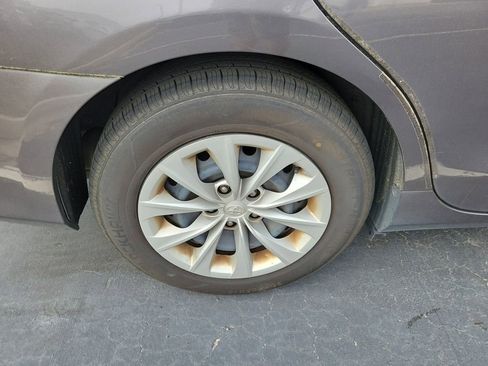 Used 2015 Toyota Camry LE image 12