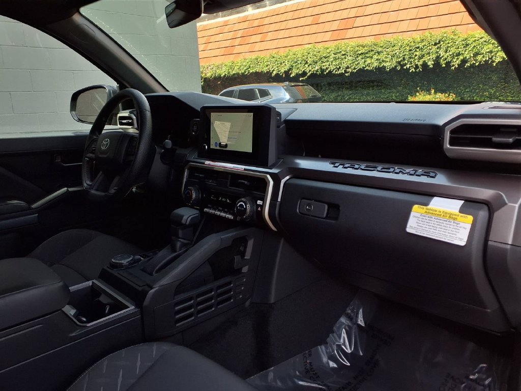 Certified 2025 Toyota Tacoma SR5 AWD/4WD image 24