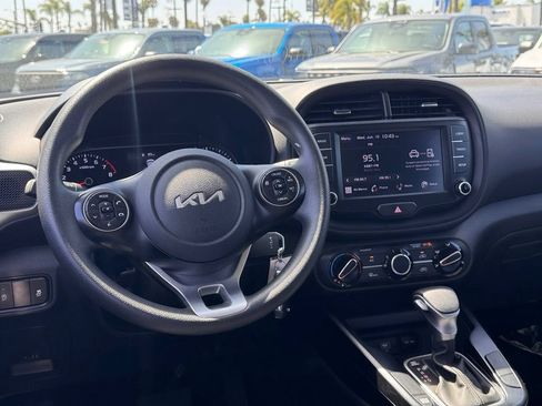Used 2022 Kia Soul LX FWD image 29