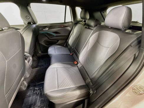 Certified 2025 Volkswagen Tiguan SE R-Line AWD/4WD image 18
