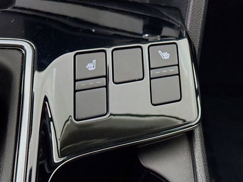 Used 2024 Kia Sportage EX image 11