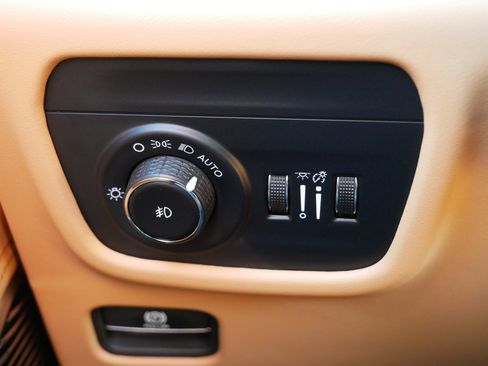 Used 2025 Jeep Grand Cherokee L Summit image 26