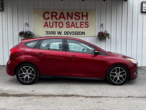 Used 2015 Ford Focus SE w/ SE Sport Package image 2