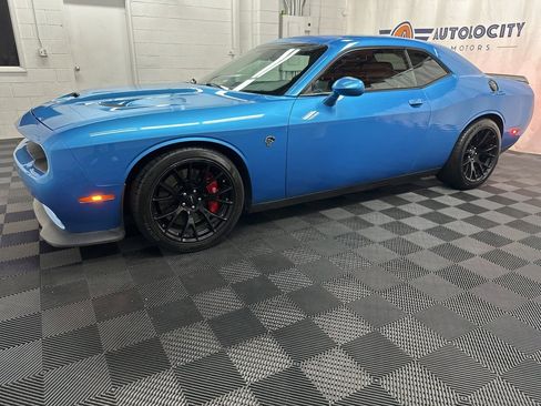 Used 2016 Dodge Challenger SRT Hellcat image 5