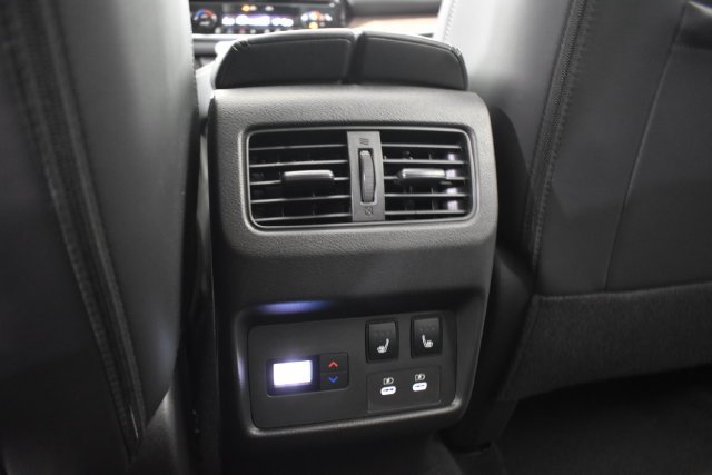 Certified 2026 Nissan Rogue Platinum w/ Platinum Premium Package AWD/4WD image 30