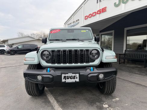 Used 2024 Jeep Wrangler Sport S w/ Convenience Group image 2