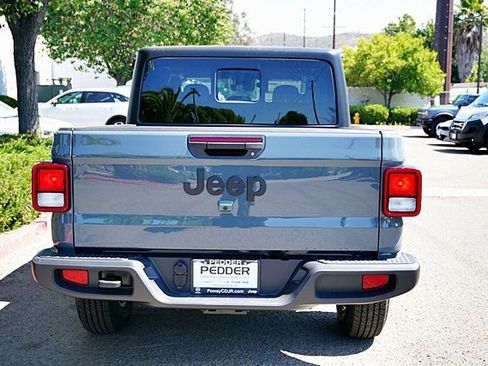 New 2025 Jeep Gladiator Sport S image 10