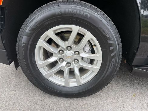 Used 2022 Chevrolet Suburban LT AWD/4WD image 11