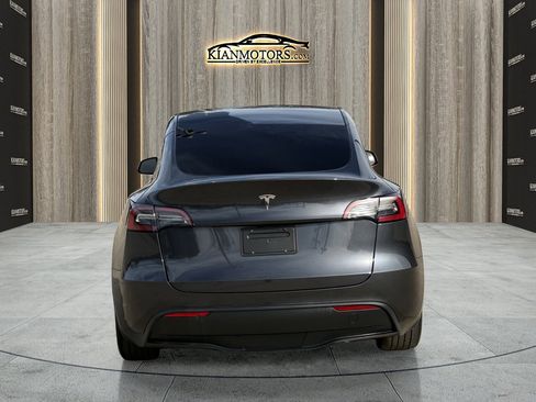 Used 2024 Tesla Model Y Long Range image 12