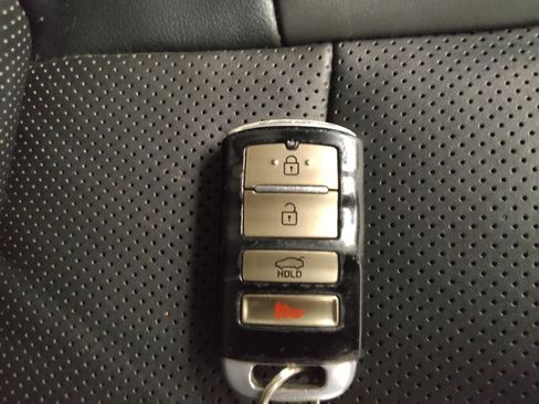 Used 2016 Kia Cadenza Limited image 32