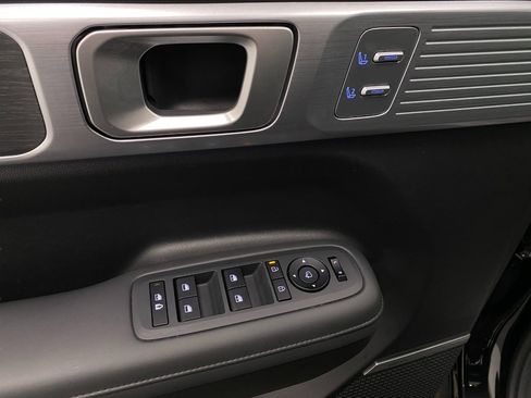 Used 2025 Hyundai Santa Fe Limited image 32