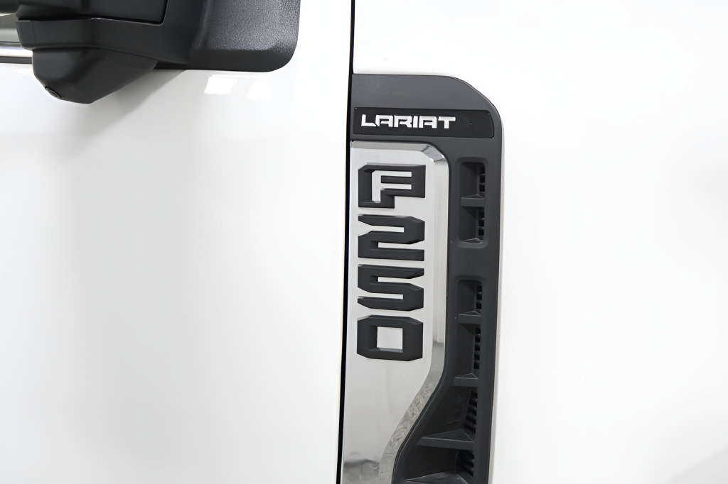 Used 2025 Ford F250 Lariat AWD/4WD image 36