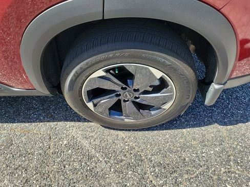 Used 2024 Nissan Rogue SV w/ SV Premium Package image 6