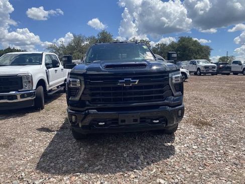 Used 2025 Chevrolet Silverado 2500 High Country w/ High Country Premium Package AWD/4WD image 2
