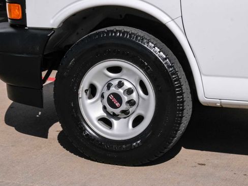 Used 2017 GMC Savana 3500 LS image 42