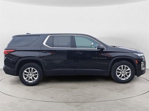 Used 2023 Chevrolet Traverse LS image 2