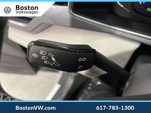 New 2026 Volkswagen Taos SEL image 18