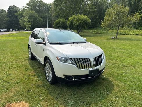 Used 2012 Lincoln MKX AWD image 2