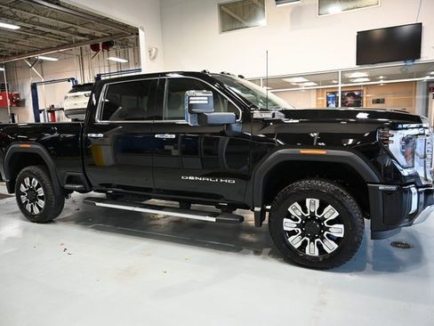 New 2026 GMC Sierra 2500 Denali w/ Denali Reserve Package image 4