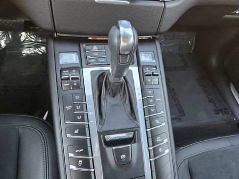 Used 2016 Porsche Macan S image 11
