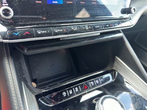 Used 2024 Jeep Wagoneer Series II w/ Flexible Seating Group RWD image 34