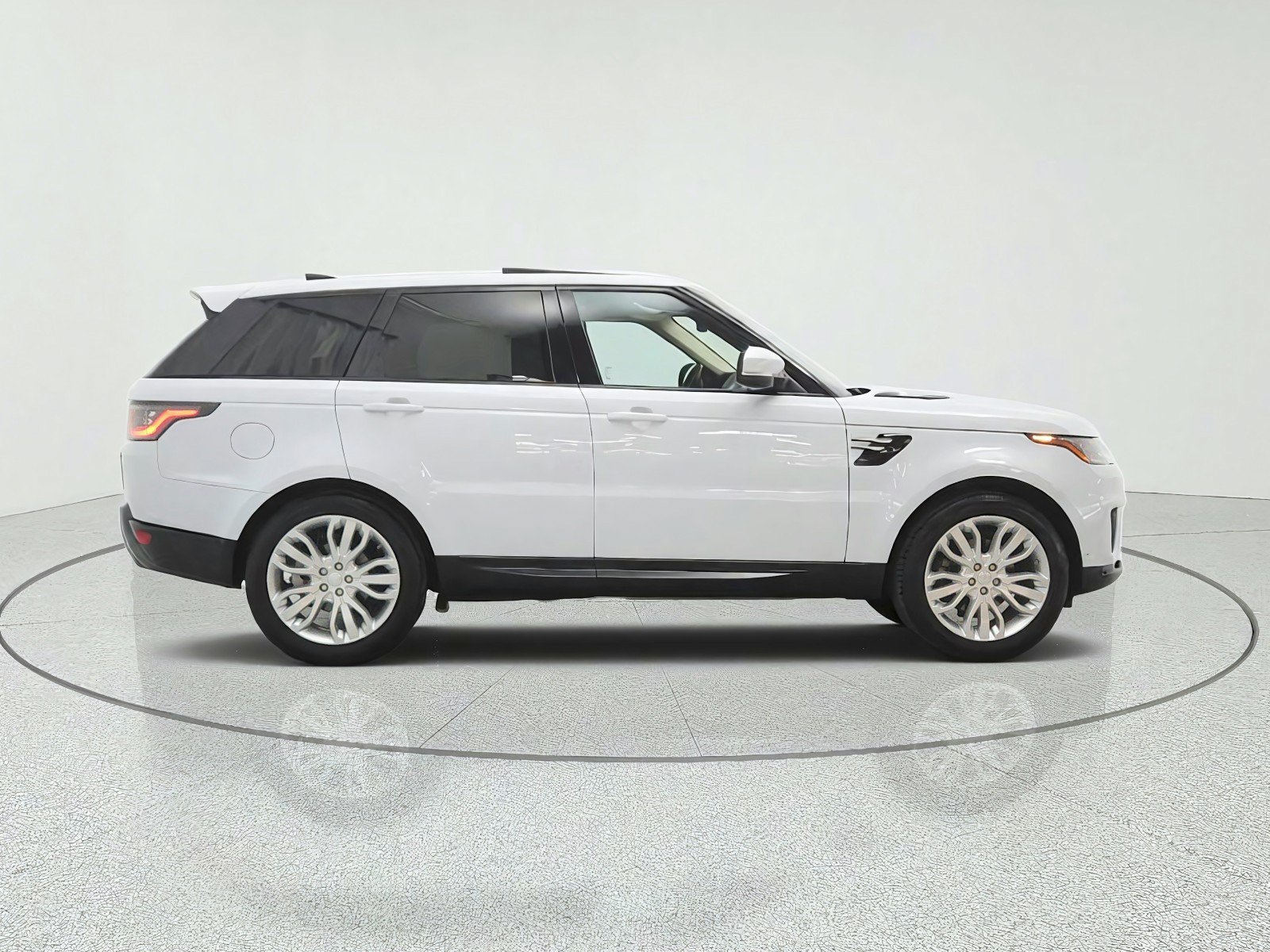 Used 2018 Land Rover Range Rover Sport HSE AWD/4WD image 4