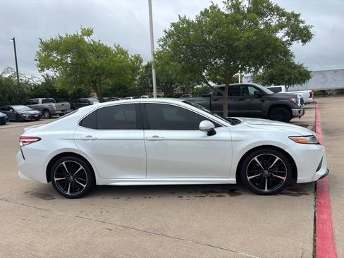 Used 2020 Toyota Camry XSE FWD image 4