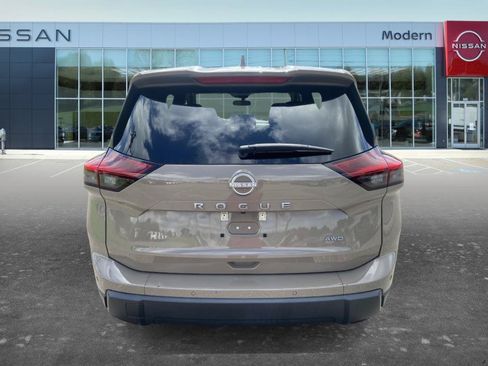 Certified 2025 Nissan Rogue SV AWD/4WD image 6