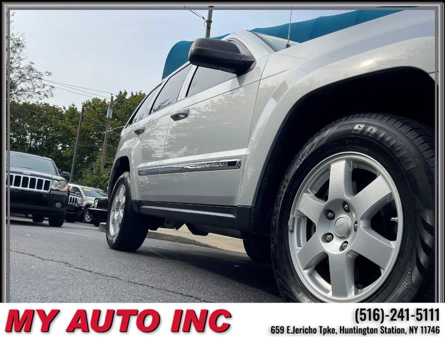 Used 2010 Jeep Grand Cherokee Laredo AWD/4WD image 9