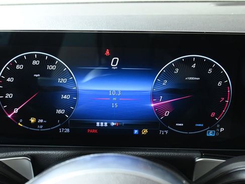 New 2026 Mercedes-Benz GLB 250 4MATIC image 19