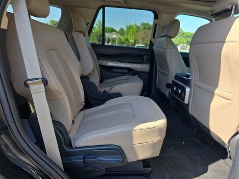 Used 2024 Ford Expedition Limited RWD image 15