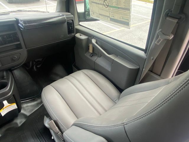 New 2025 GMC Savana 3500 Extended w/ Driver Convenience Package RWD image 32