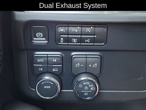 Used 2025 Chevrolet Suburban High Country AWD/4WD image 40