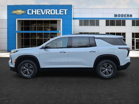 New 2026 Chevrolet Traverse LT image 2