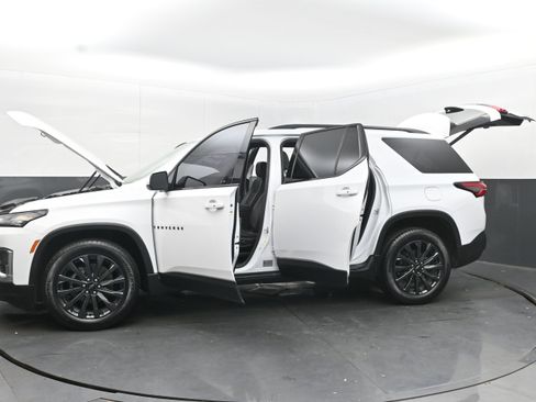 Used 2023 Chevrolet Traverse RS image 43