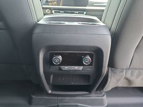 Used 2025 Chevrolet Traverse LT w/ LPO, Floor Liner Package FWD image 21