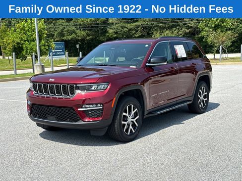 Used 2025 Jeep Grand Cherokee Limited w/ Luxury Tech Group II AWD/4WD image 3