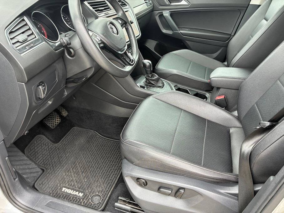 Used 2020 Volkswagen Tiguan SE w/ Panoramic Sunroof Package FWD image 23