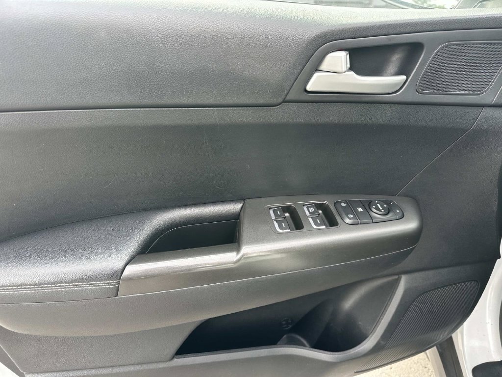 Used 2018 Kia Sportage LX AWD/4WD image 15