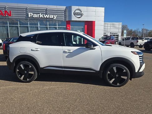 New 2026 Nissan Kicks SR image 8
