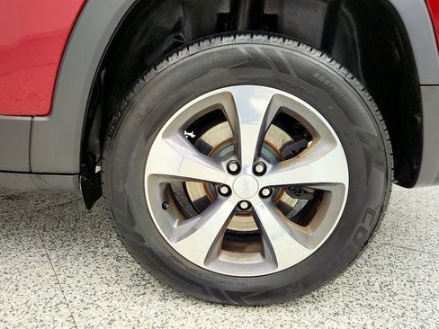 Used 2020 Jeep Cherokee Limited image 9