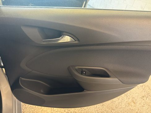 Used 2017 Chevrolet Cruze LT FWD image 24