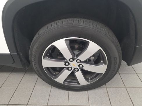 Used 2023 Chevrolet Traverse LT w/ LT Premium Package image 7