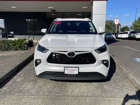 Certified 2024 Toyota Highlander XLE AWD/4WD image 2