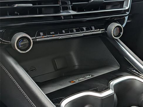 New 2026 Chevrolet Traverse LT w/ LPO, Floor Liner Package FWD image 28