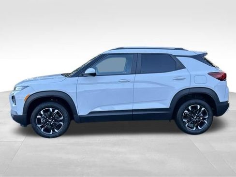 Used 2021 Chevrolet TrailBlazer LT w/ Convenience Package AWD/4WD image 2
