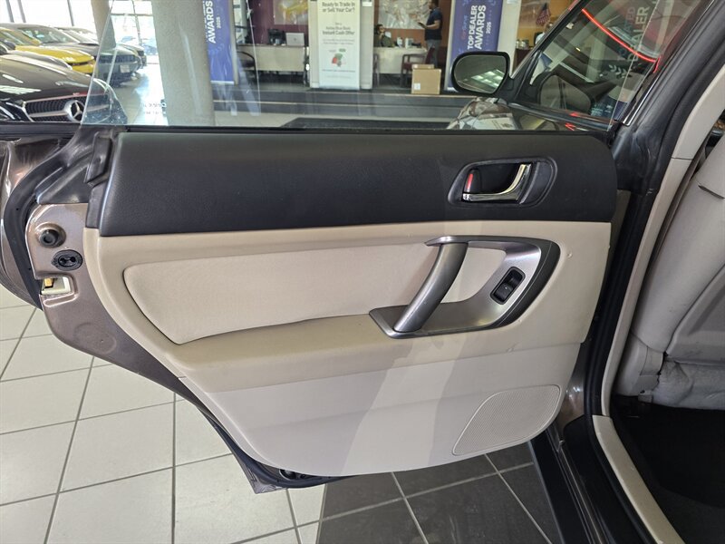 Used 2009 Subaru Outback 2.5i Special Edition AWD/4WD image 10