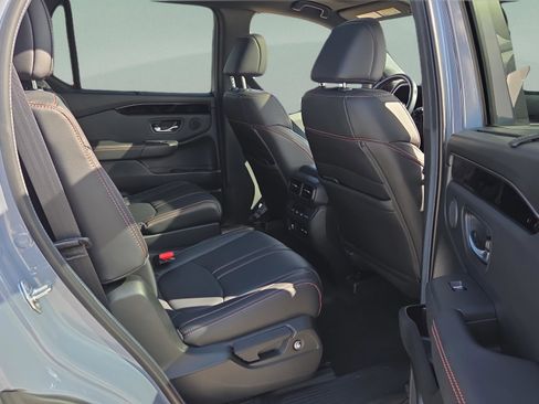 Used 2024 Honda Pilot TrailSport image 16