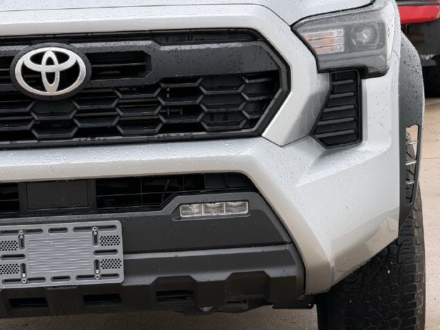 Used 2024 Toyota Tacoma TRD Off-Road AWD/4WD image 8